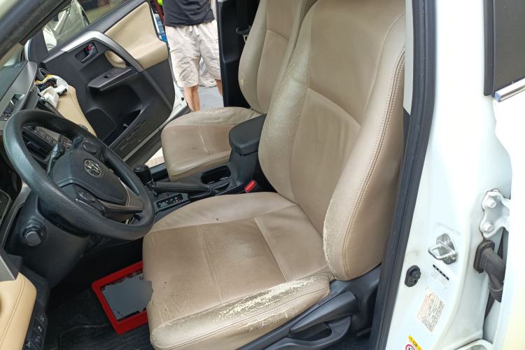 Used Toyota RAV4 2016 2.0L CVT Two-Wheel Drive Fashion Edition China V Standard
