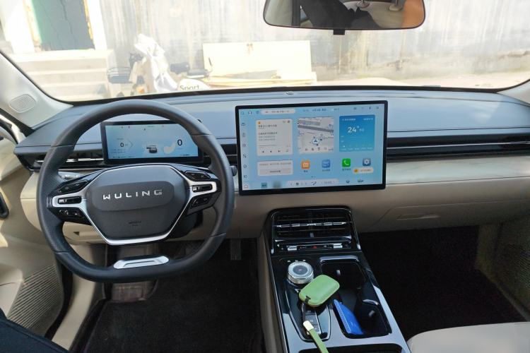 Used Wuling Xingguang 2024 Co-Creation Edition 510 Advanced Model Center Console