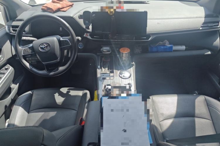 Used Toyota SIENNA 2024 2.5L Hybrid Prestige Deluxe Edition Center Console