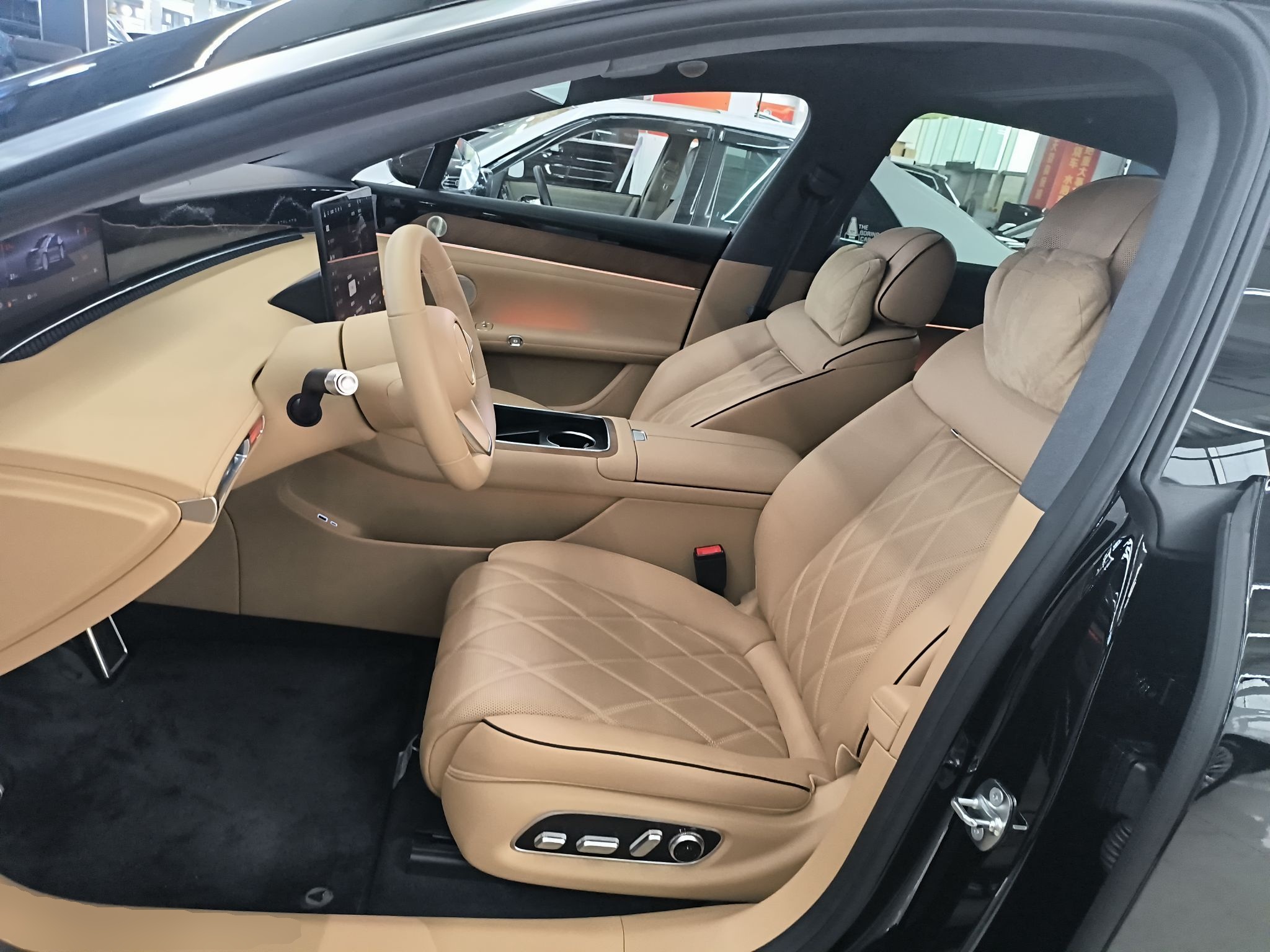 Переднее сиденье в автомобиле