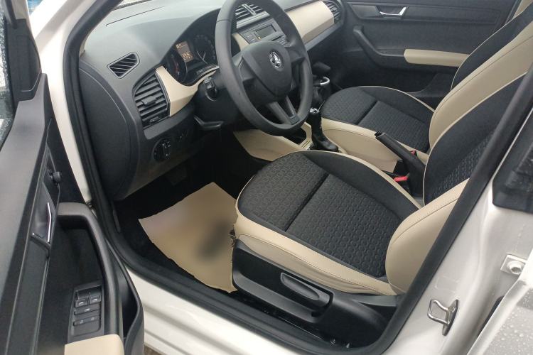 Used Skoda Fabia 2015 1.4L Automatic Chuanxing Edition Left Front Seat