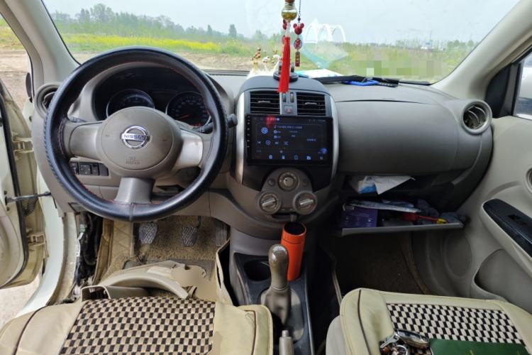 Used Nissan Sunny 2011 1.5XL Manual Deluxe Edition Center Console