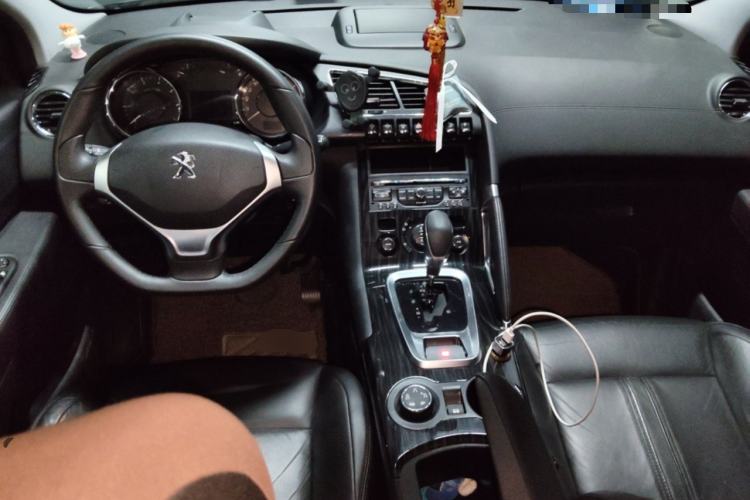 Used Peugeot 3008 2013 1.6THP Automatic Prestige Edition Center Console
