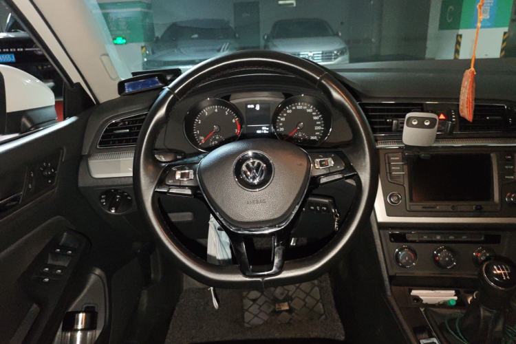 Used Volkswagen Lamando 2015 230TSI Manual Trend Edition
