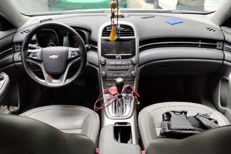 Used Chevrolet Malibu 2014 2.0L Automatic Luxury Edition Center Console