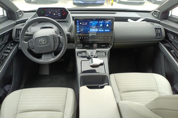 Used Toyota BZ 4X 2024 615 MAX Version Center Console