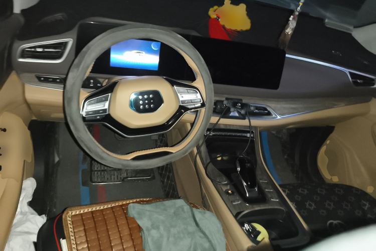 Used Landian E5 2024 Honor Edition 100KM Deluxe 7-Seater