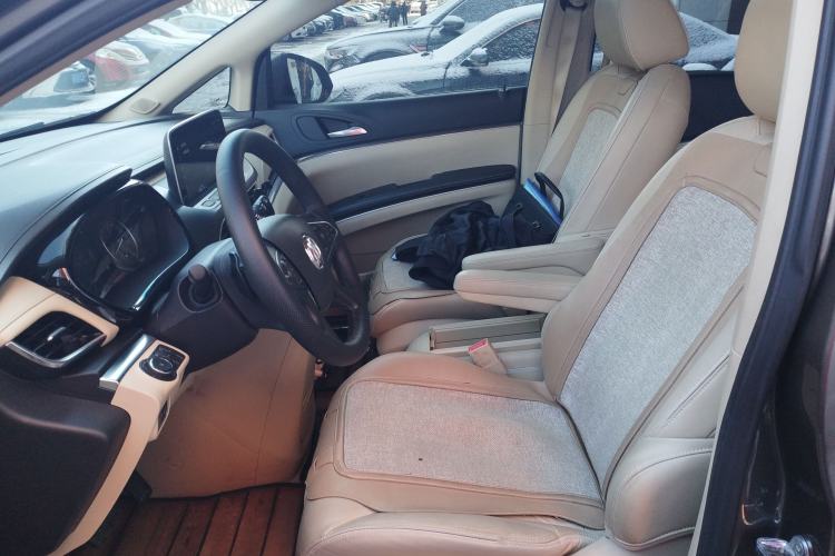 Used Buick GL8 2023 Facelifted Land Cruiser Executive Luxury Version
