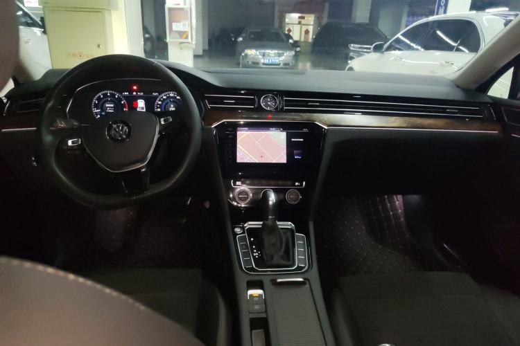 Used Volkswagen Magotan 2018 330TSI DSG Luxury Model Center Console