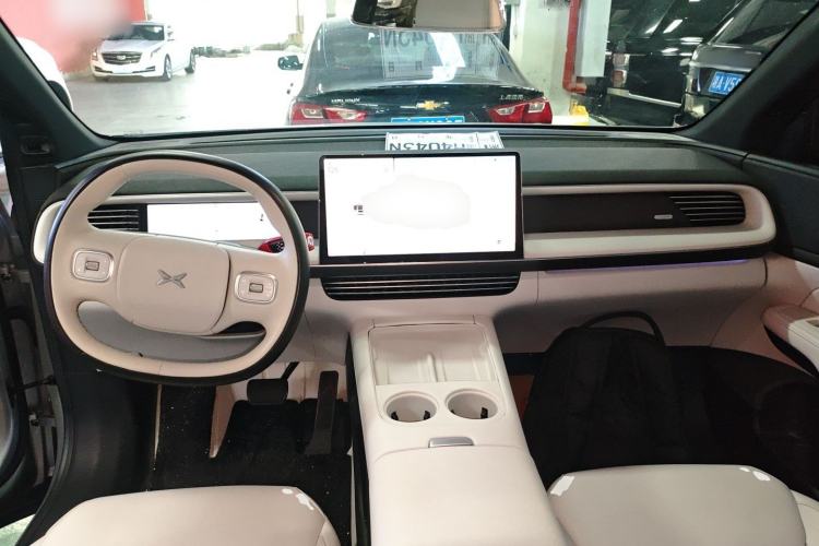 Used XPeng G6 2023 580 Long-Range Pro Center Console