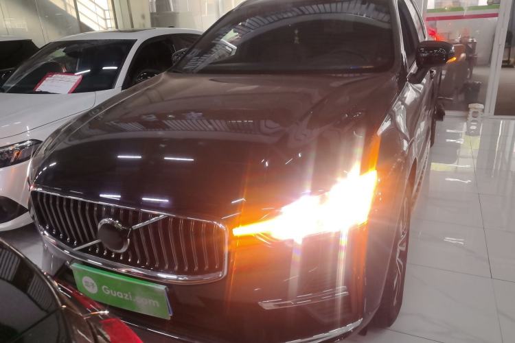 Used Volvo XC60 2023 B5 4x4 Smart Luxury Edition Front