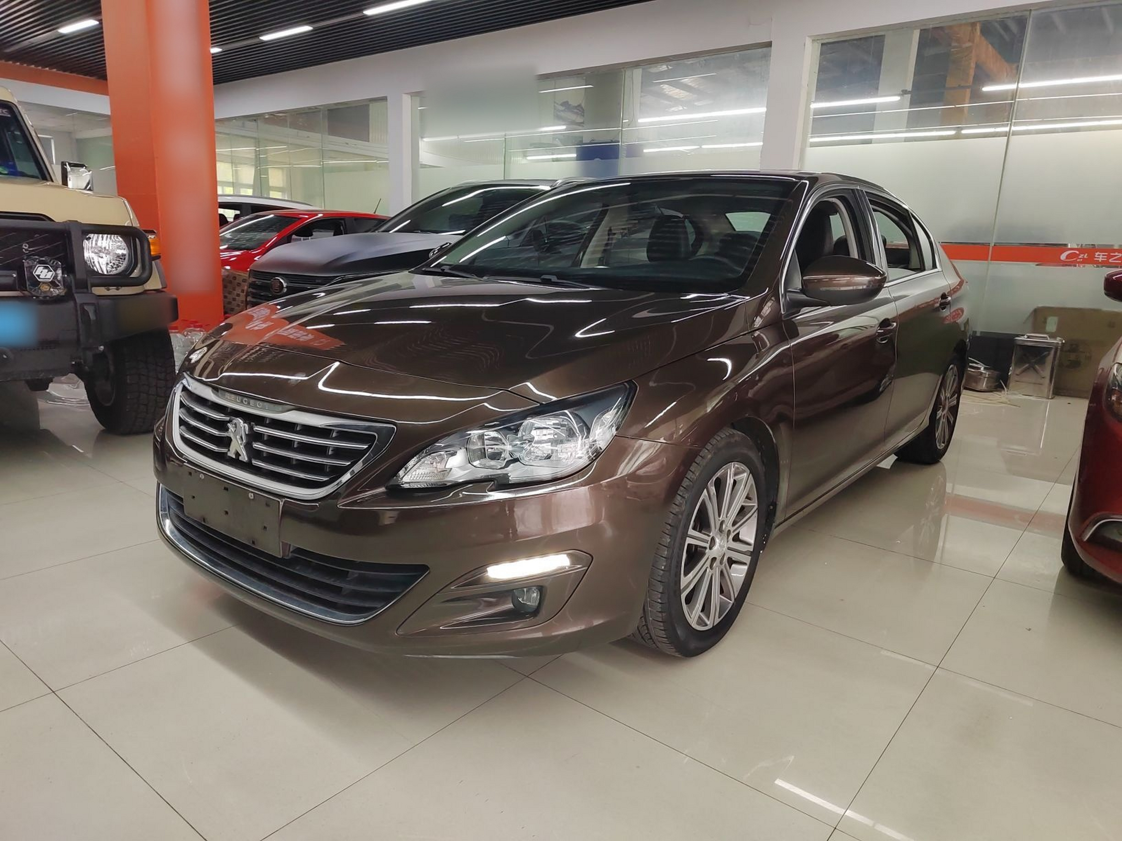 تحت مقدمة السيارة