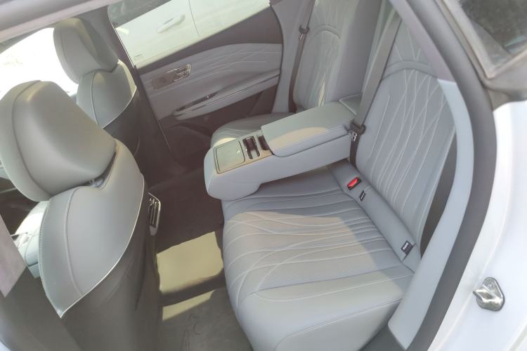 Used Geely Galaxy E8 2025 700 km Long-Range Intelligent Driving Version Left Rear Seat