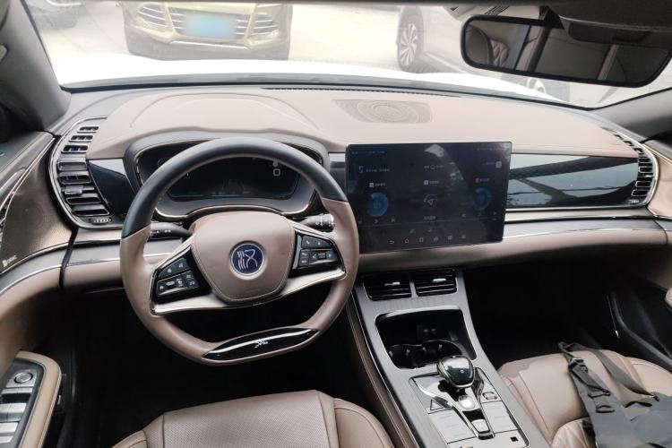 Used BYD Han 2020 EV Long-Range Deluxe Model Center Console