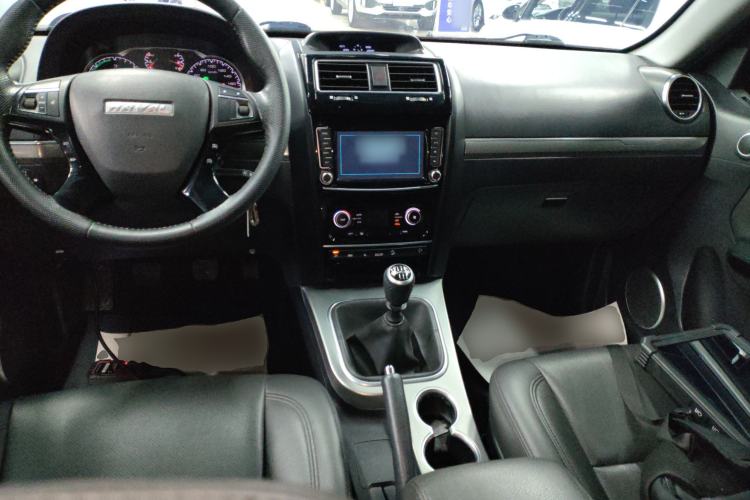 Used Haval H5 Classic 2018 Classic Edition 2.0T Diesel Manual 4x4 Elite Model Center Console