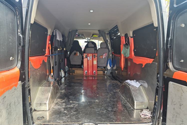 Used SAIC MAXUS Xintu V80 2019 2.5T Classic Model 6-Speed Manual Aotong Long Wheelbase Mid-Height 7-Seater