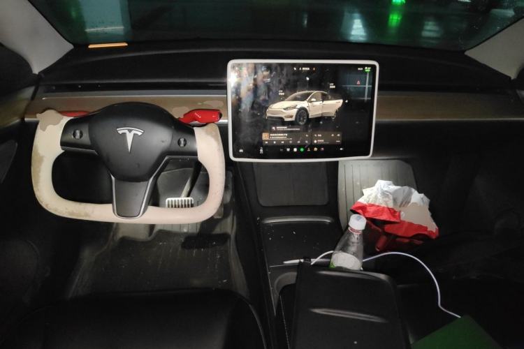 Used Tesla Model Y 2023 Long-Range All-Wheel-Drive Version
