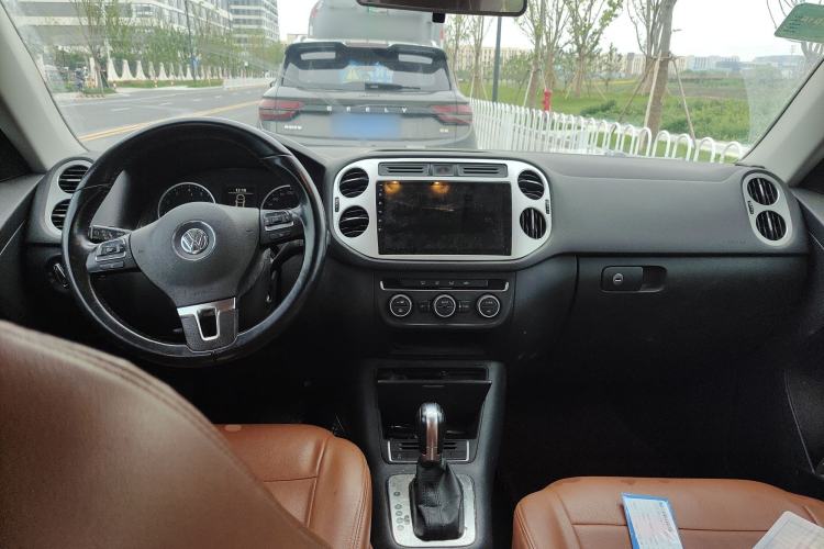 Used Volkswagen Tiguan 2013 1.8 TSI Automatic Two-Wheel Drive Comfort Edition Center Console