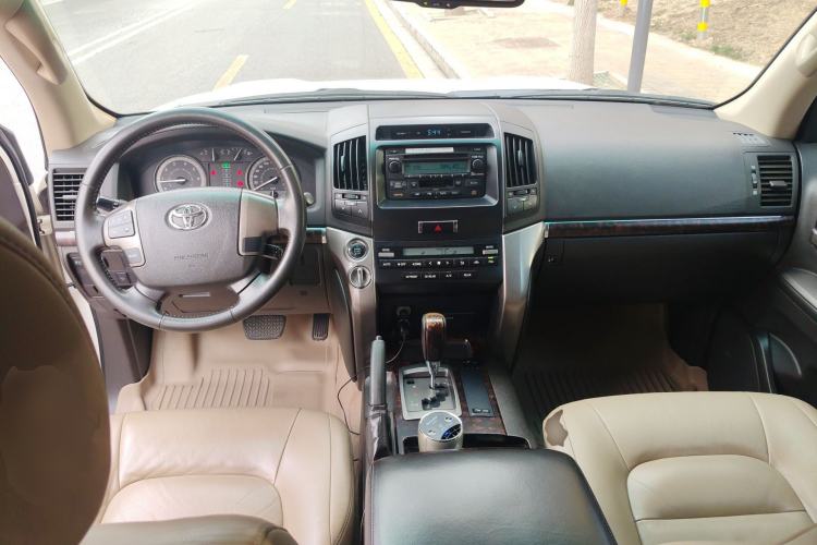 Used Toyota Land Cruiser 2010 4.0L Automatic VX Center Console