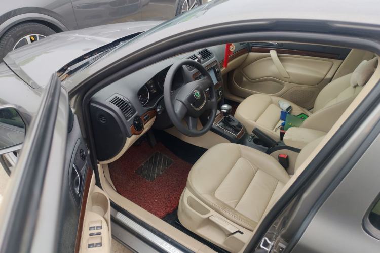 Used Skoda Octavia 2013 1.6L Automatic Yijun Edition Driver Seat