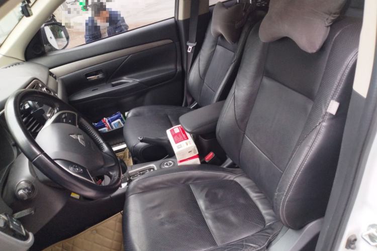 Used Mitsubishi Outlander 2014 2.4L 4x4 Deluxe Value Edition 5 Seats Left Front Seat