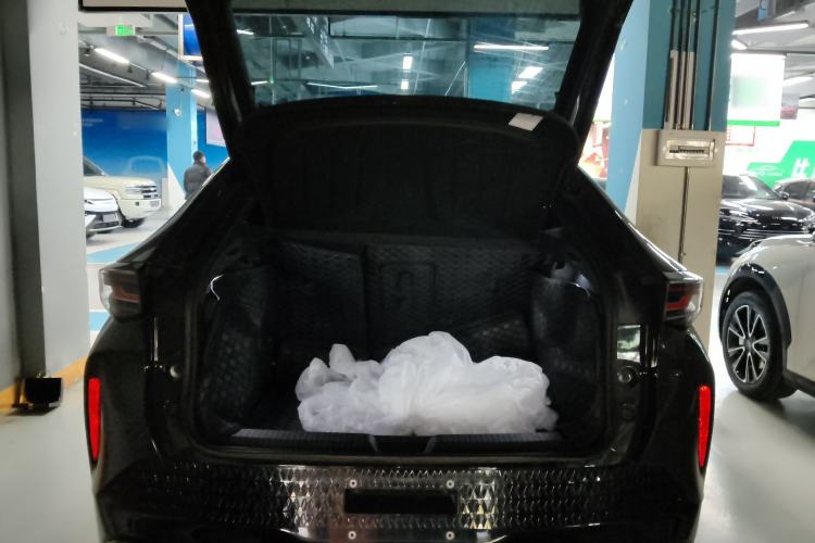 Used Volkswagen ID.UNYX 2024 Pro Long-Range Version Trunk