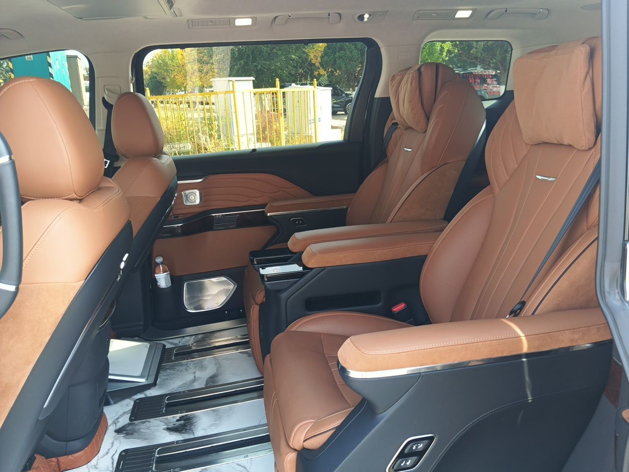 Hongqi HQ9 PHEV 2024 2.0T Four-Wheel Drive Flagship Edition — снимка 14