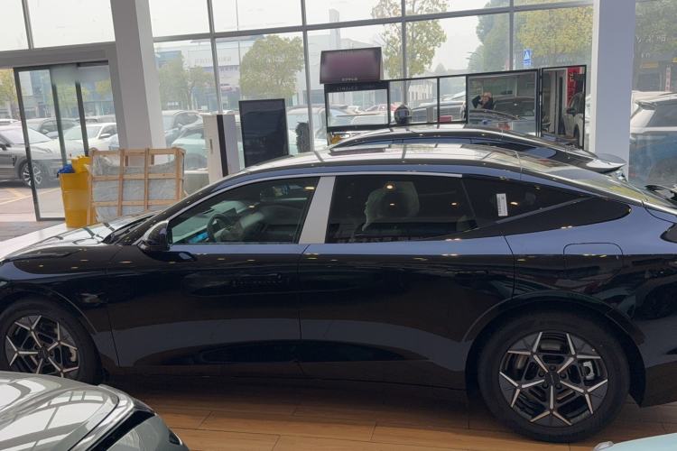 Used Lynk & Co Z10 2025 95 kWh 766 km Range Rear-Wheel Drive Max Exterior 5