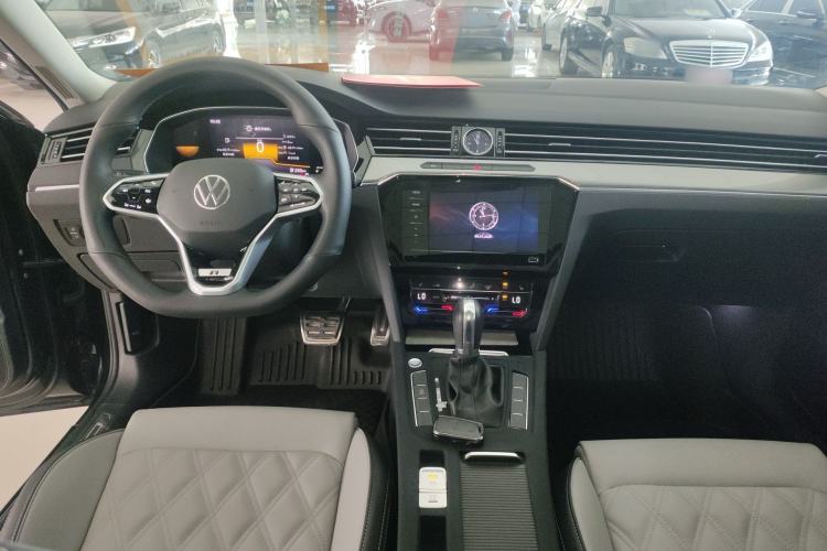 Used Volkswagen Magotan 2023 2 Million Units Limited Edition 330TSI DSG Leading Version Center Console