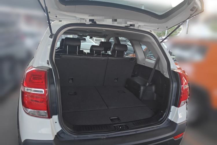 Used Chevrolet Captiva 2015 2.4L 4x4 Flagship Edition 7-Seater