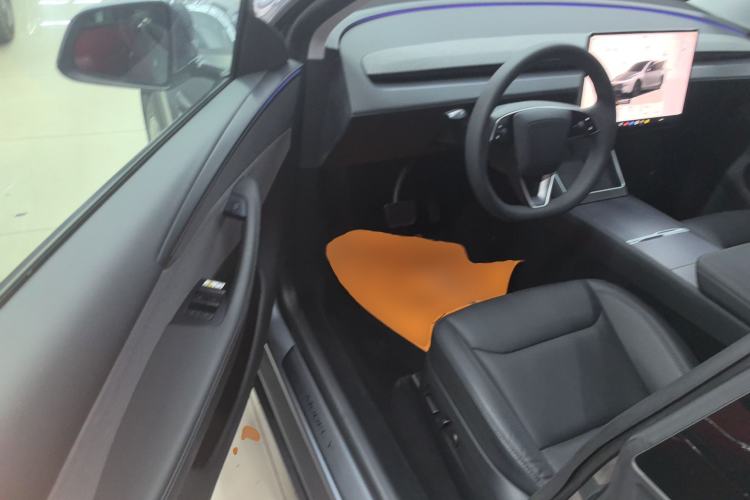 Used Tesla Model Y 2025 Rear-Wheel-Drive Version