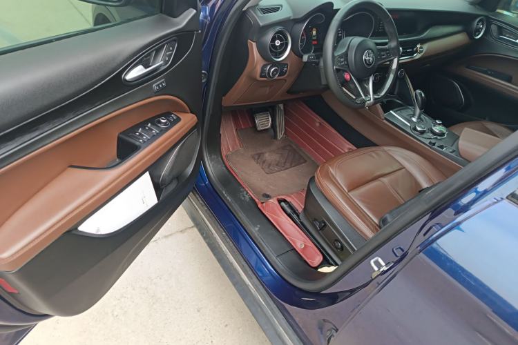 Used Alfa Romeo Stelvio 2017 2.0T 200HP Elite Edition Driver Seat