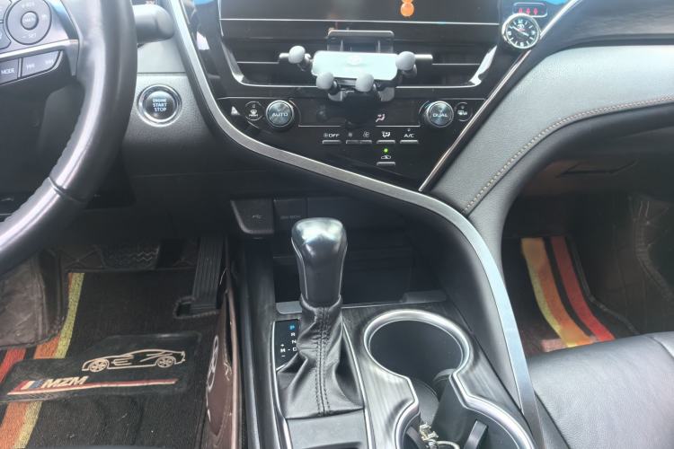 Used Toyota Camry 2021 2.0G Luxury Edition Interior 3