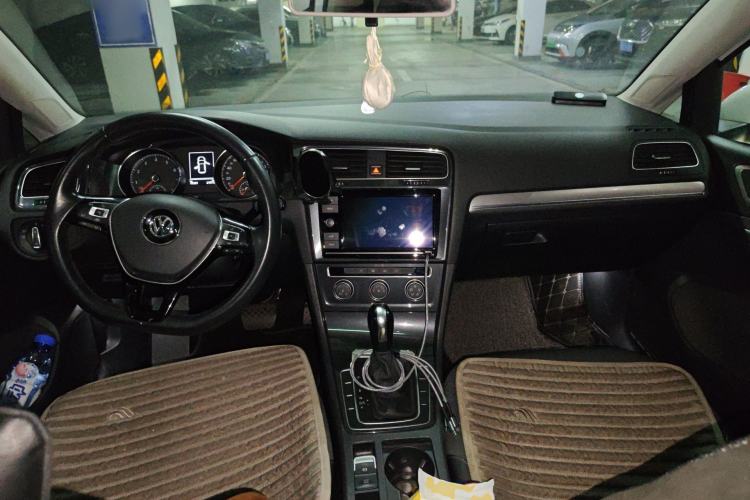 Used Volkswagen Golf 2019 1.6L Automatic Comfort Model China V Standard Center Console