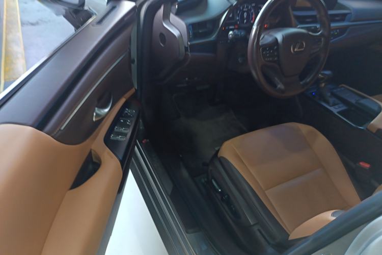 Used Lexus ES 2020 200 Excellence Edition
