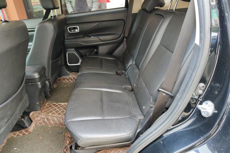 Used Mitsubishi Outlander 2018 2.0L Two-Wheel Drive Glory Edition 5 Seats
