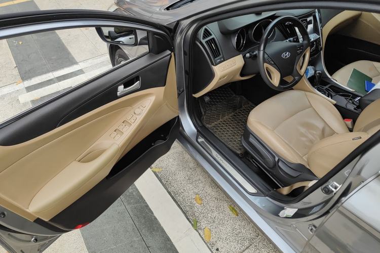 Used Hyundai Sonata 2011 2.0L Automatic Leading Edition Driver Seat