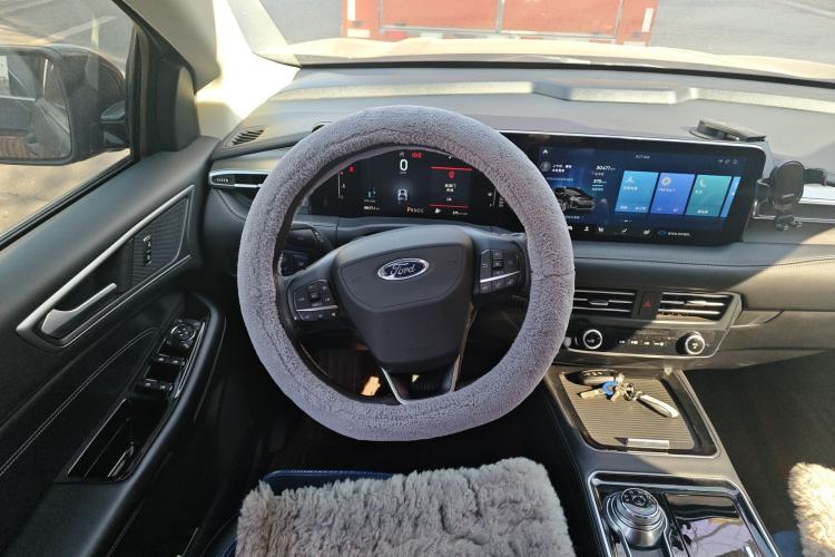 Used Ford Edge 2021 PLUS EcoBoost 245 Two-Wheel-Drive Platinum Edition 5 Seats