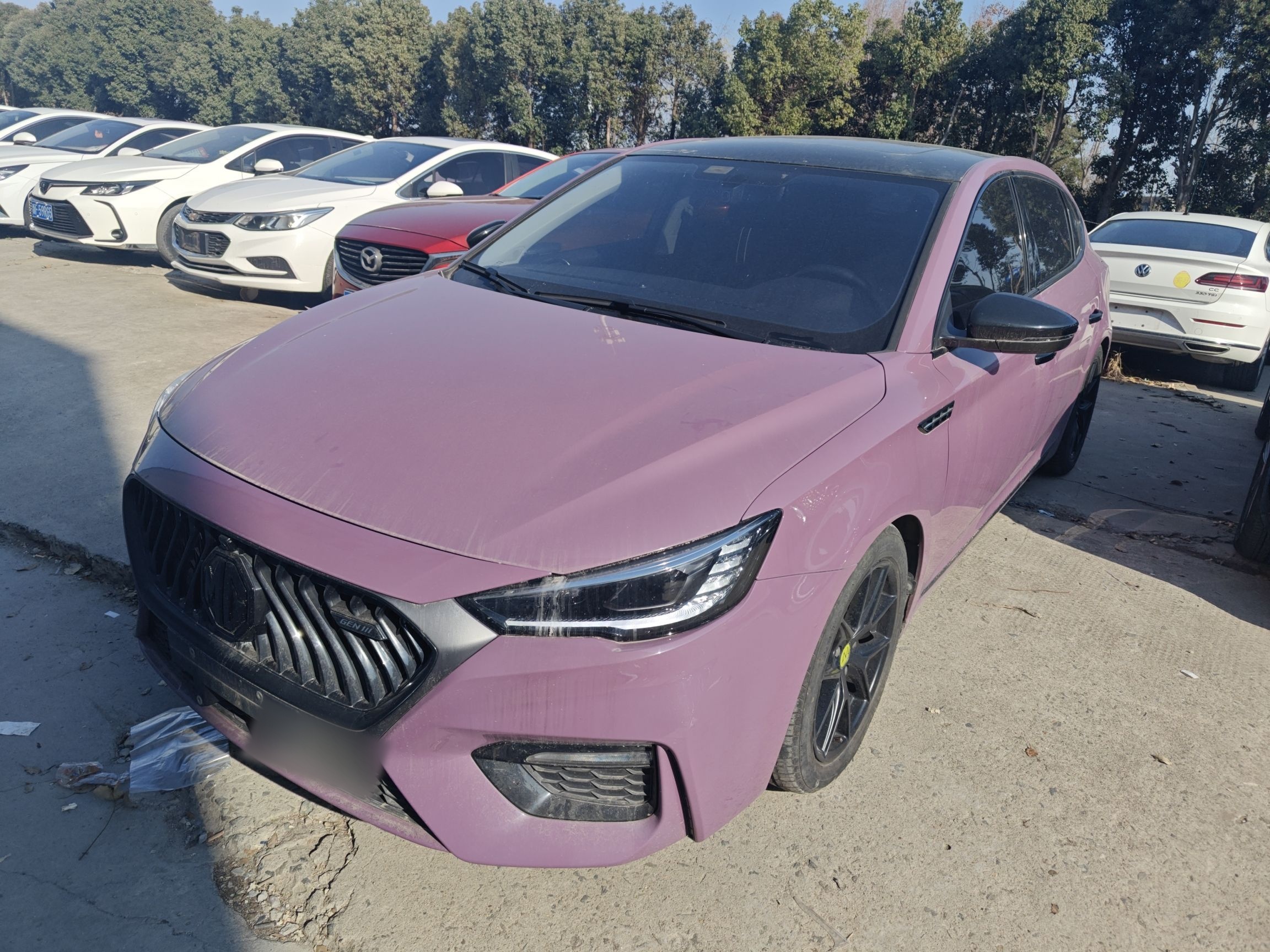 تحت مقدمة السيارة