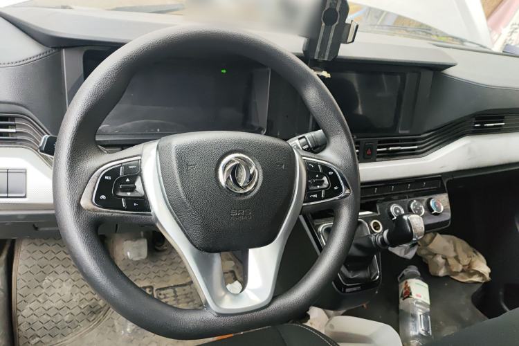 Used Dongfeng Yufeng 2021 2.0T Value Edition Van Long Wheelbase High Roof 3-Seater China VI Standard D20
