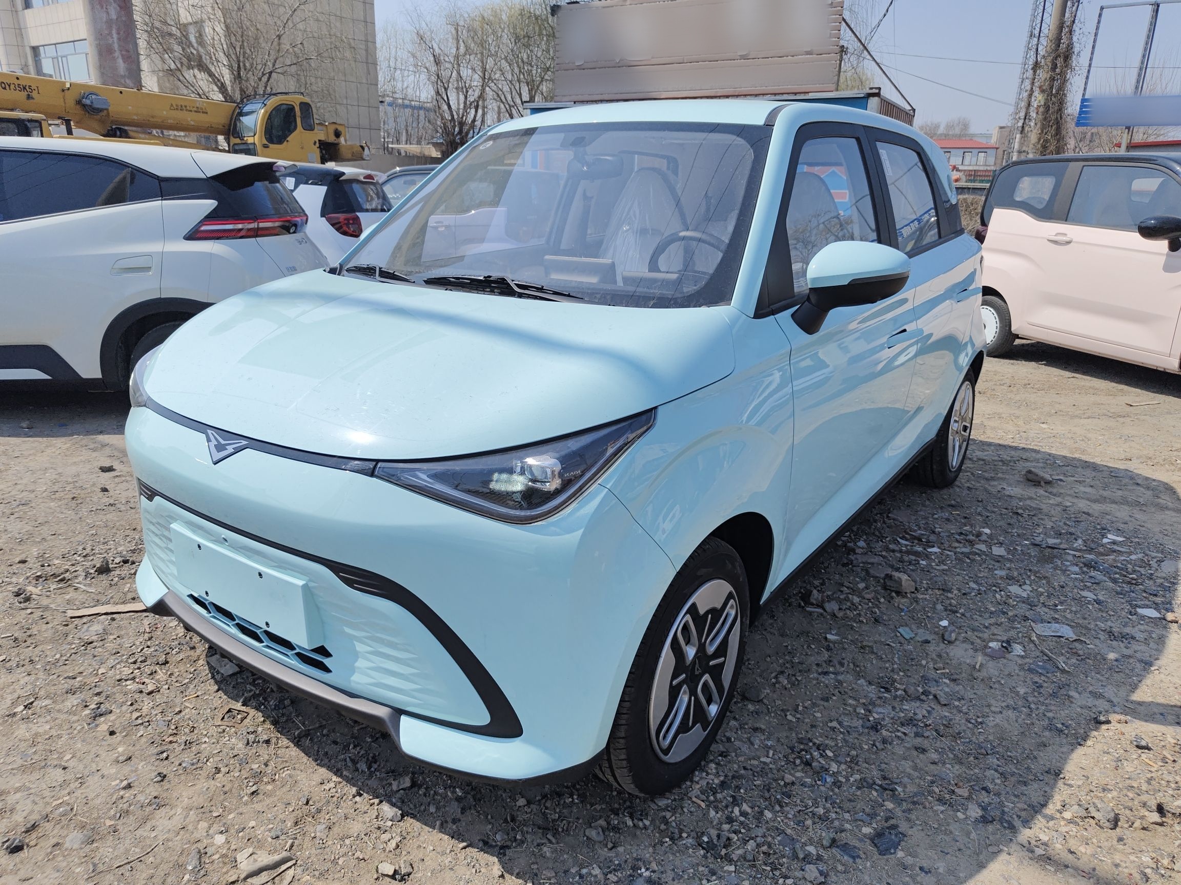 Под передней частью автомобиля