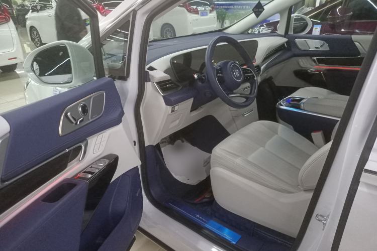 Used Buick Century 2025 2.0T Seven-Seater Yinshi Edition
