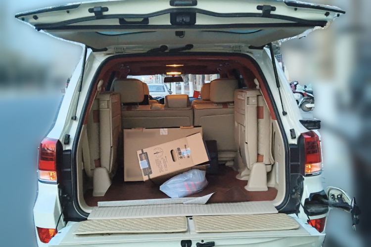 Used Toyota Land Cruiser 2015 4.6L V8 Middle East Limited Edition Trunk