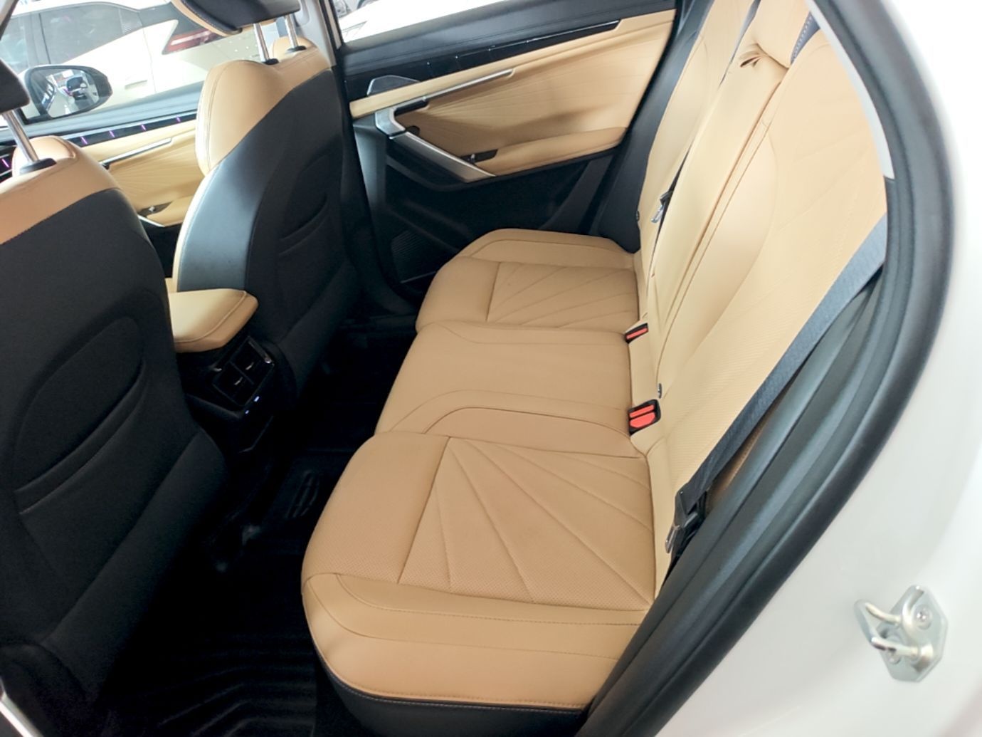 Geely Auto FX11 2023 1.5TD DCT Prestige Edition — снимка 20