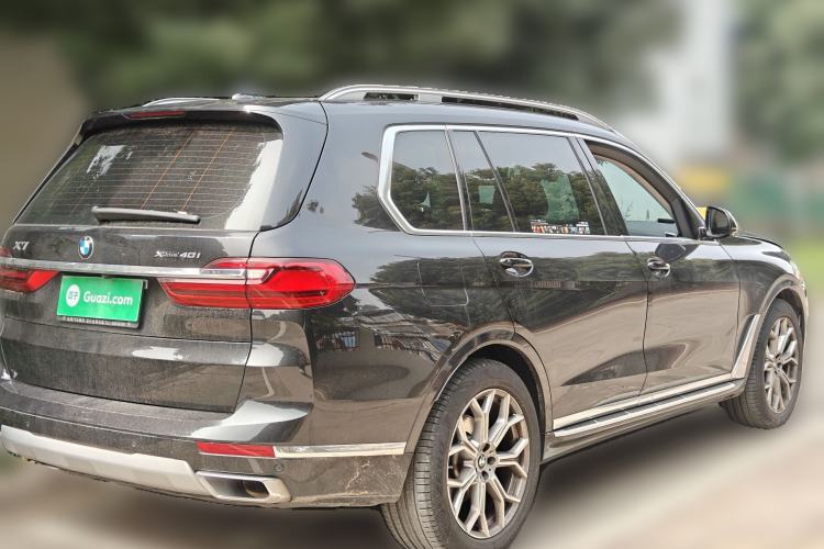 Used BMW X7 2022 xDrive40i Luxury Package with Leading Features Rear Right 45 Deg