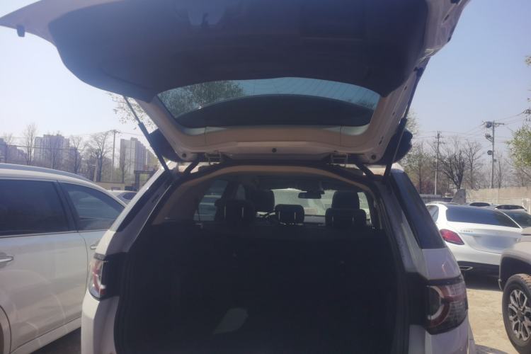 Used Land Rover Discovery Sport 2018 240 PS PURE Edition Trunk