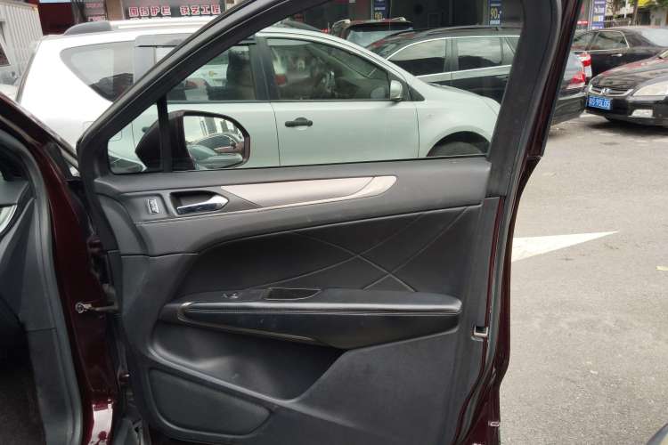 Used Lincoln MKC 2014 2.0T Two-Wheel Drive Deluxe Edition
