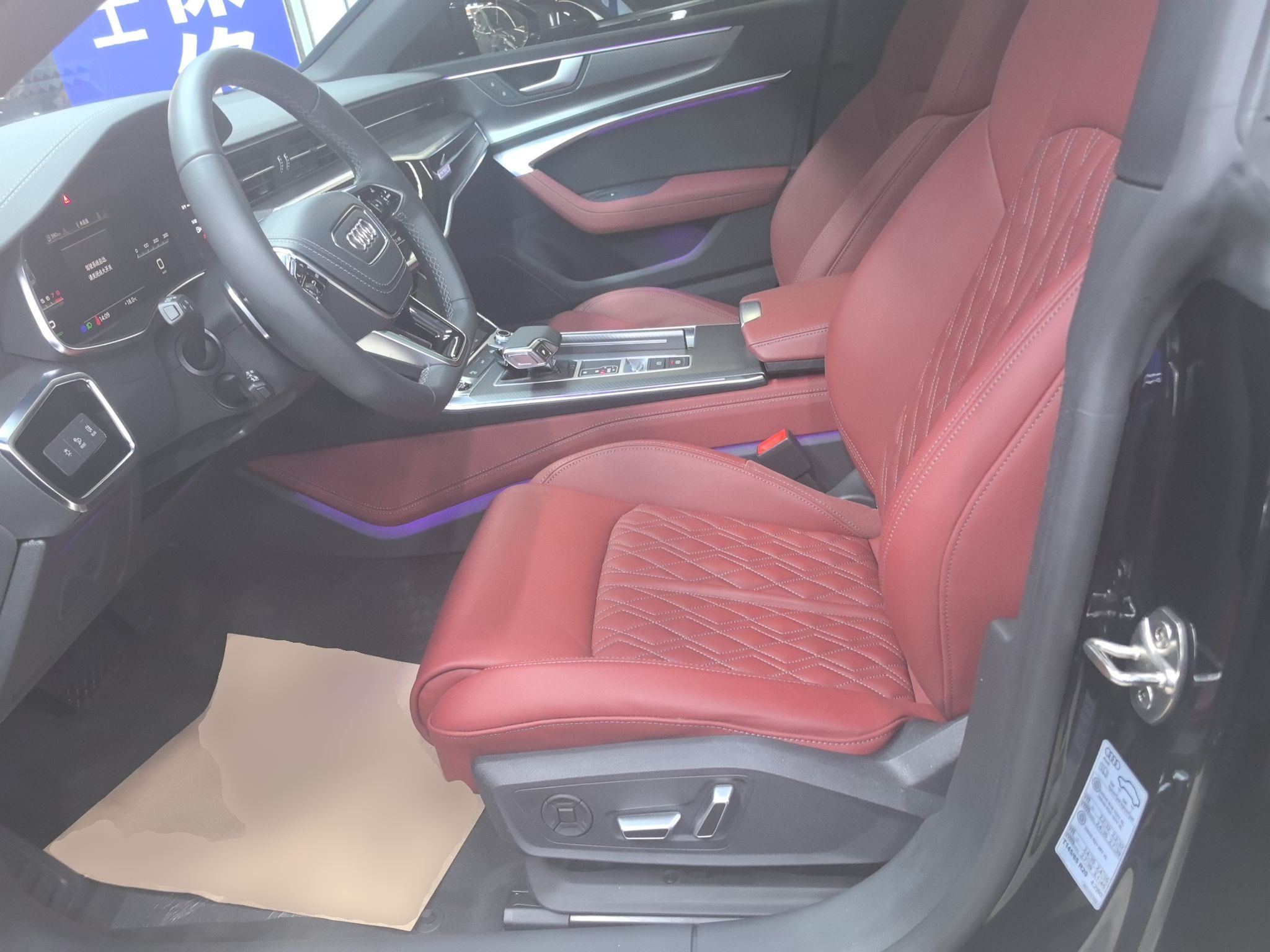 Переднее сиденье в автомобиле