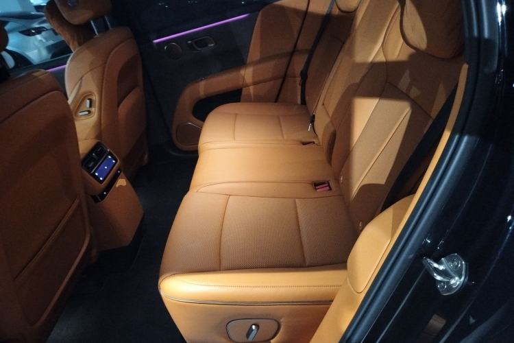 Used Li Auto i6 2025 Model Four-Wheel-Drive Standard Type
