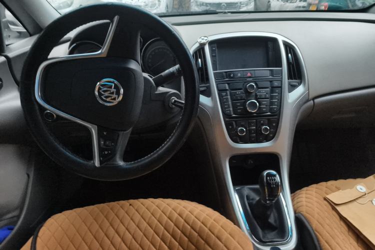 Used Buick GT 2014 XT 1.6L Manual Entry-Level Model Center Console